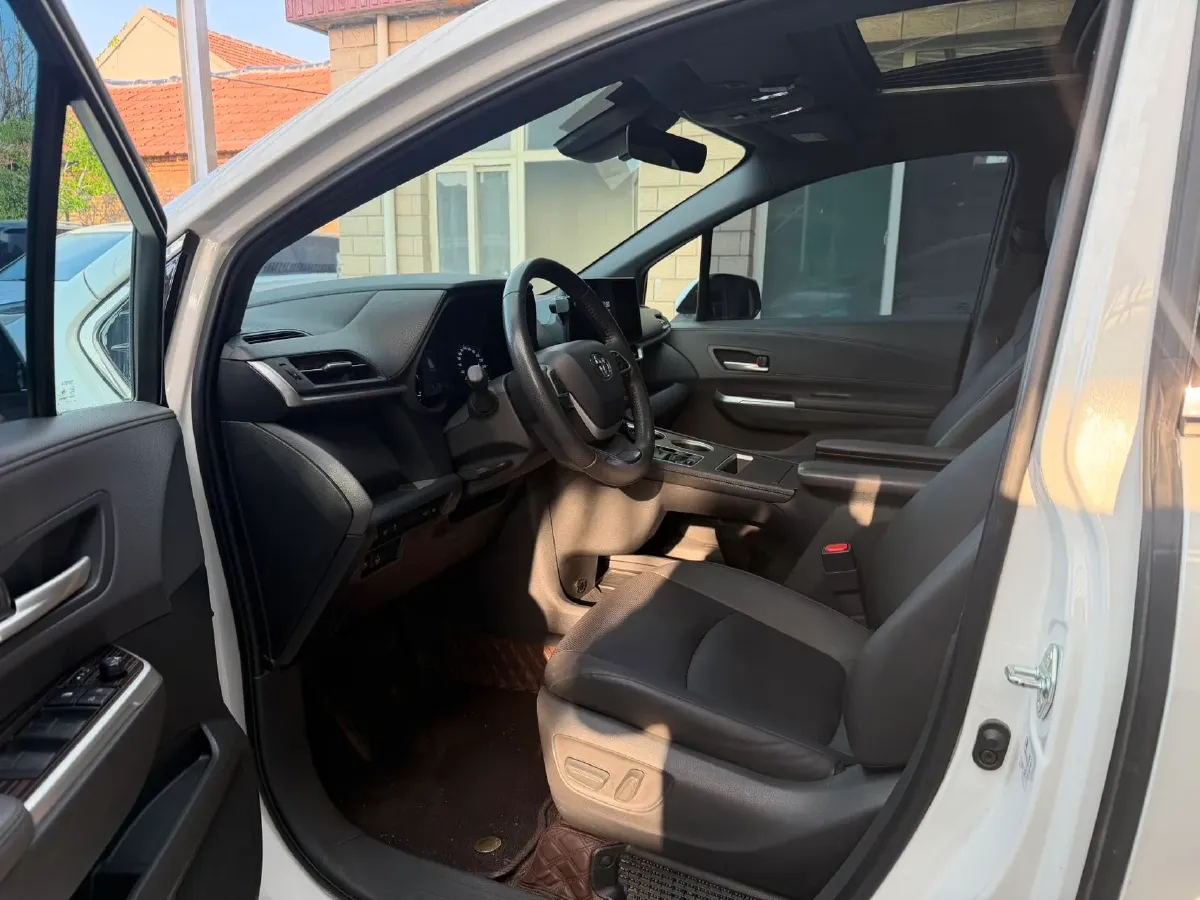 2024 Toyota Sienna 2.5L 189HP L4 E-CVT Hybrid,autocango,china used car exporter,china ev exporter,chinese used car exporter,chinese used ev exporter