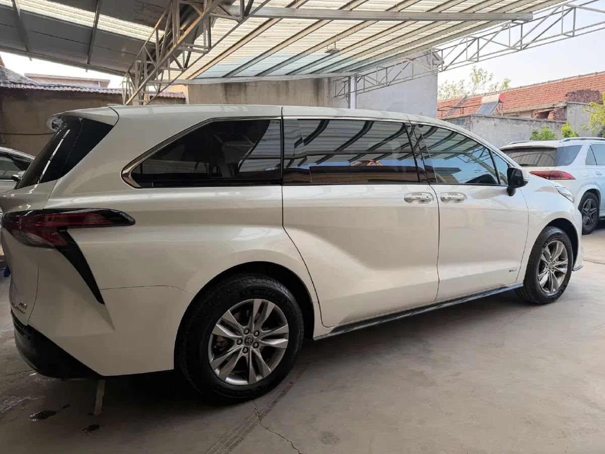 2024 Toyota Sienna 2.5L 189HP L4 E-CVT Hybrid,autocango,china used car exporter,china ev exporter,chinese used car exporter,chinese used ev exporter