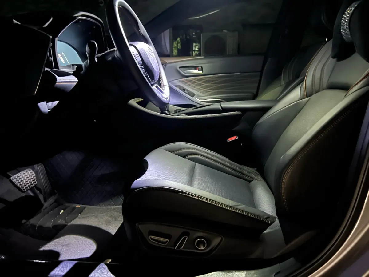 2024 Toyota Avalon 2.0L 152HP L4 E-CVT Hybrid,autocango,china used car exporter,china ev exporter,chinese used car exporter,chinese used ev exporter