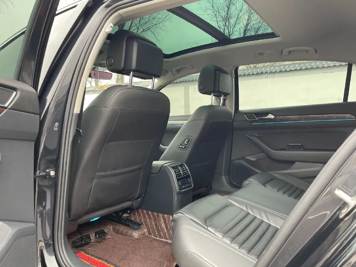 2019 Volkswagen Magotan 2.0T 186HP L4 7DCT,autocango,china used car exporter,china ev exporter,chinese used car exporter,chinese used ev exporter