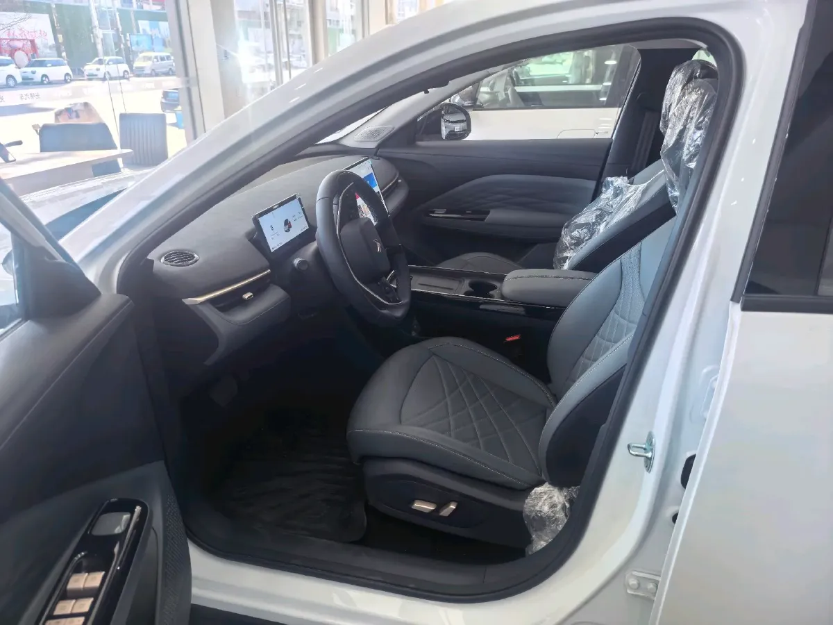 2025 WuLing HongGuang New Energy REEV 99HP REEV,autocango,china used car exporter,china ev exporter,chinese used car exporter,chinese used ev exporter