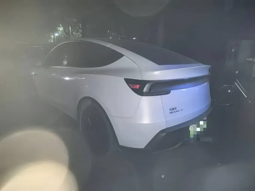 2025 Tesla Model Y BEV 62.5KWH,autocango,china used car exporter,china ev exporter,chinese used car exporter,chinese used ev exporter