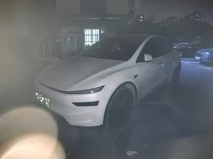 2025 Tesla Model Y BEV 62.5KWH,autocango,china used car exporter,china ev exporter,chinese used car exporter,chinese used ev exporter