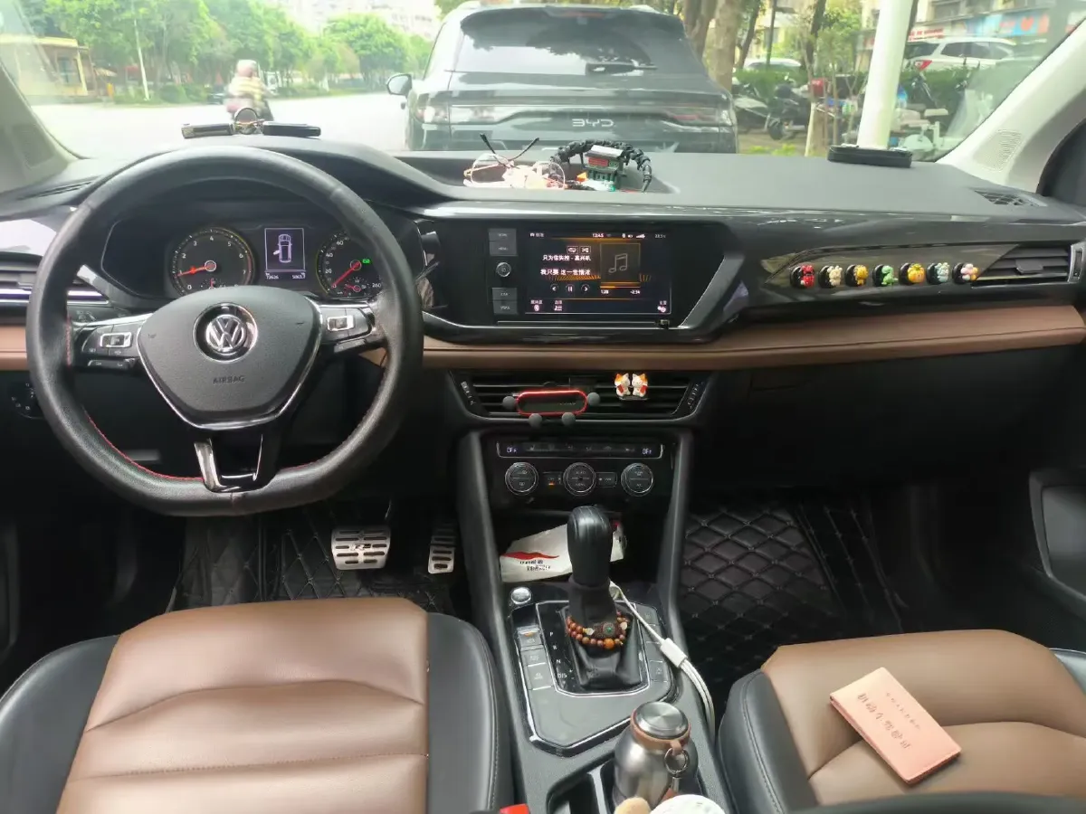 2019 MINI MINI 1.5T 102HP L3 7DCT,autocango,china used car exporter,china ev exporter,chinese used car exporter,chinese used ev exporter