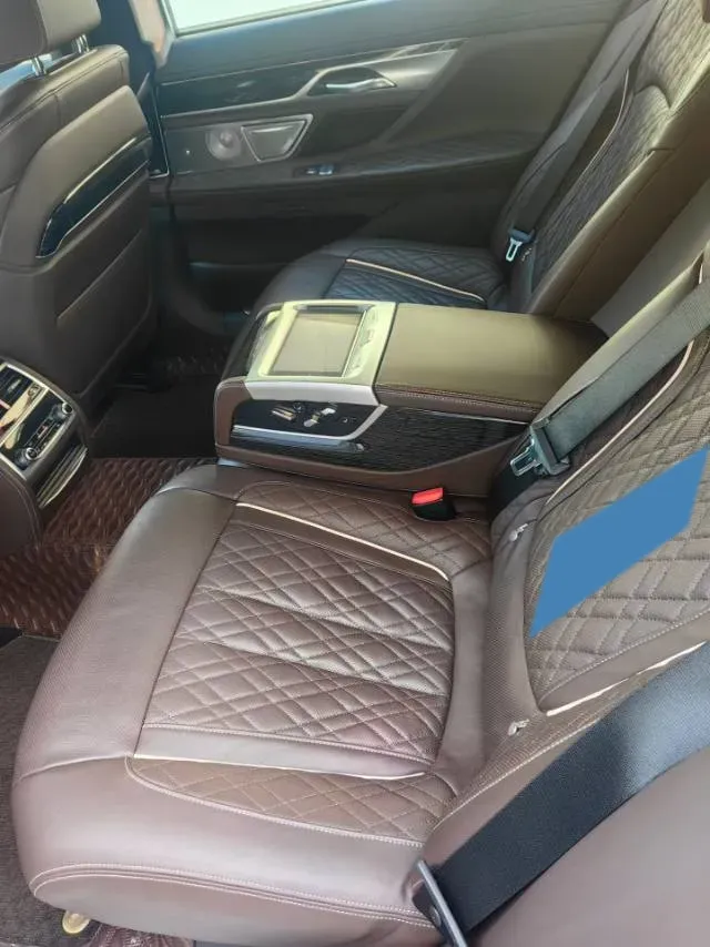 2021 BMW 7 Series 3.0T 340HP L6 8AT,autocango,china used car exporter,china ev exporter,chinese used car exporter,chinese used ev exporter