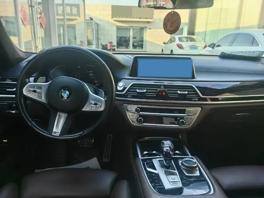2021 BMW 7 Series 3.0T 340HP L6 8AT,autocango,china used car exporter,china ev exporter,chinese used car exporter,chinese used ev exporter