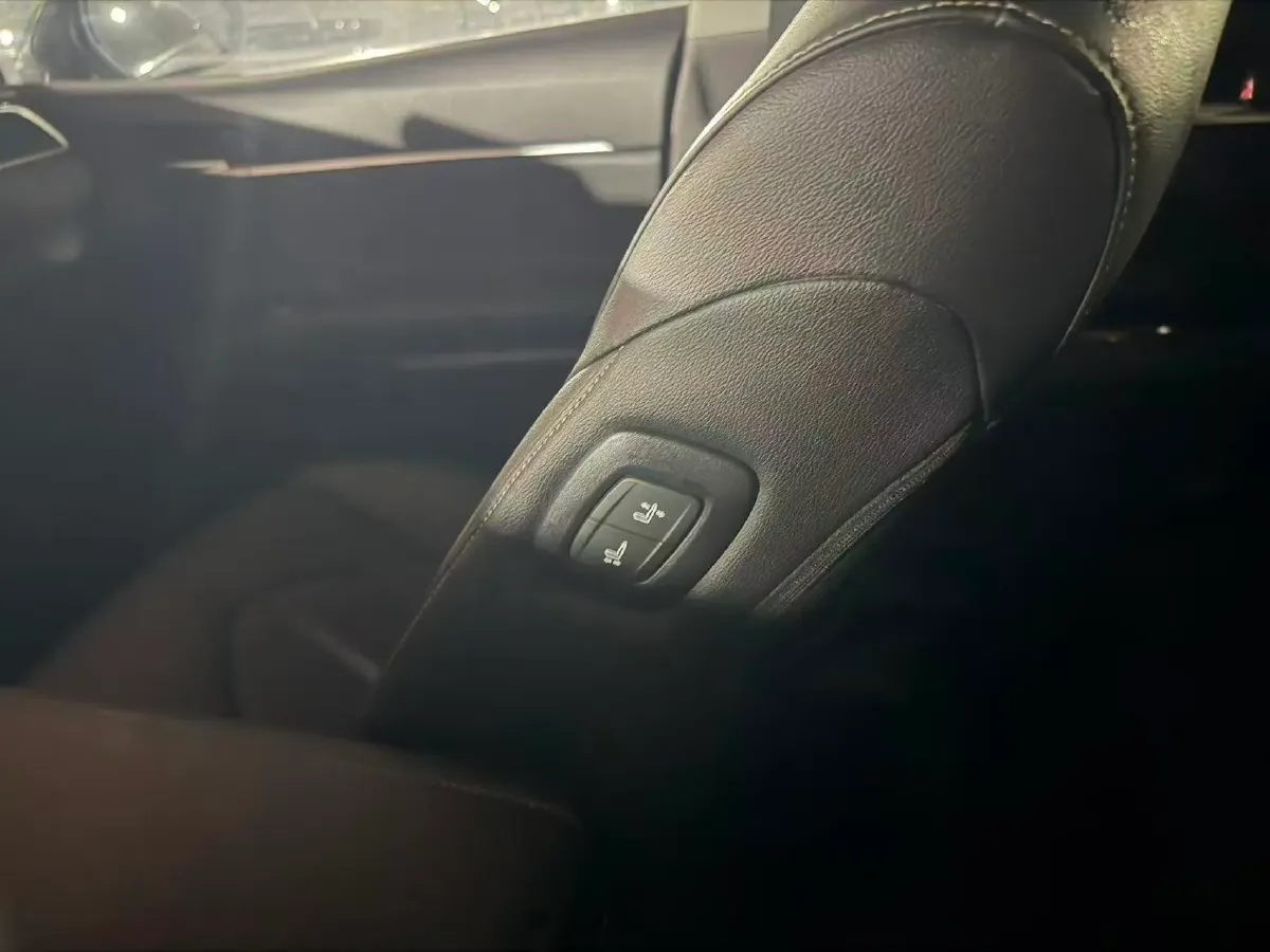 2021 Toyota Camry 2.0L 178HP L4 CVT,autocango,china used car exporter,china ev exporter,chinese used car exporter,chinese used ev exporter