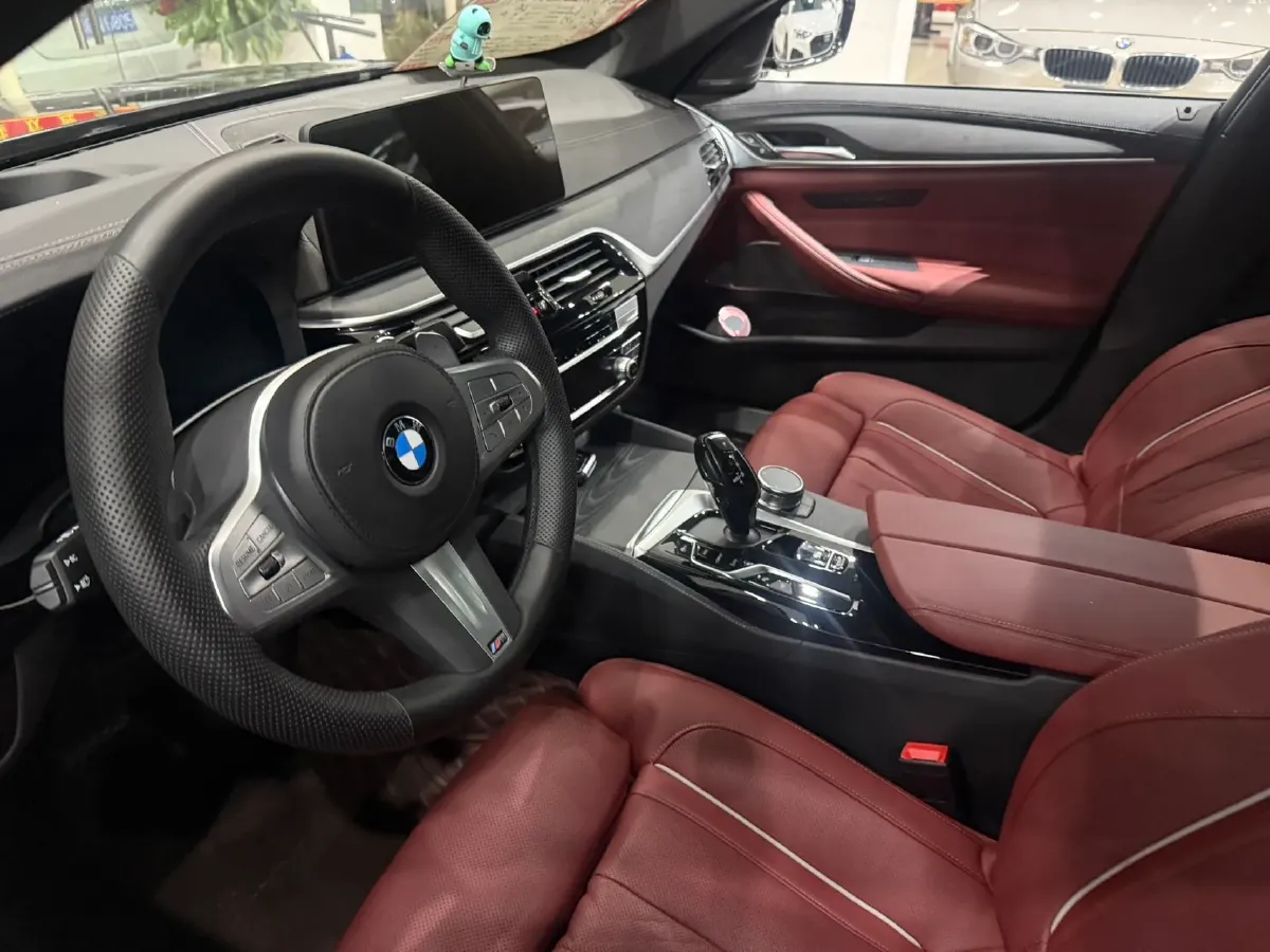 2023 BMW 5 Series 2.0T 245HP L4 8AT,autocango,china used car exporter,china ev exporter,chinese used car exporter,chinese used ev exporter