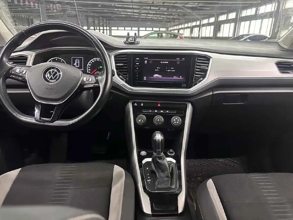 2022 Volkswagen T-Roc 1.4T 150HP L4 7DCT,autocango,china used car exporter,china ev exporter,chinese used car exporter,chinese used ev exporter