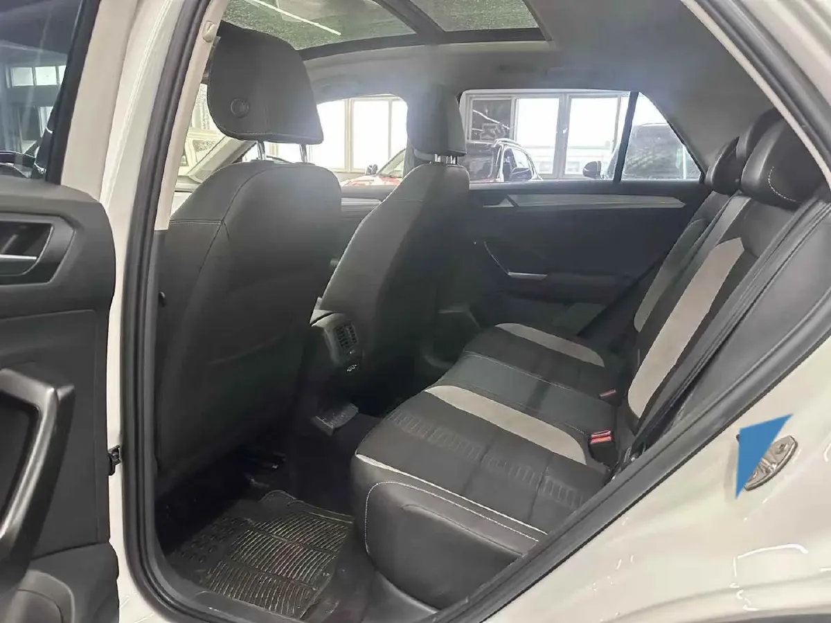 2022 Volkswagen T-Roc 1.4T 150HP L4 7DCT,autocango,china used car exporter,china ev exporter,chinese used car exporter,chinese used ev exporter