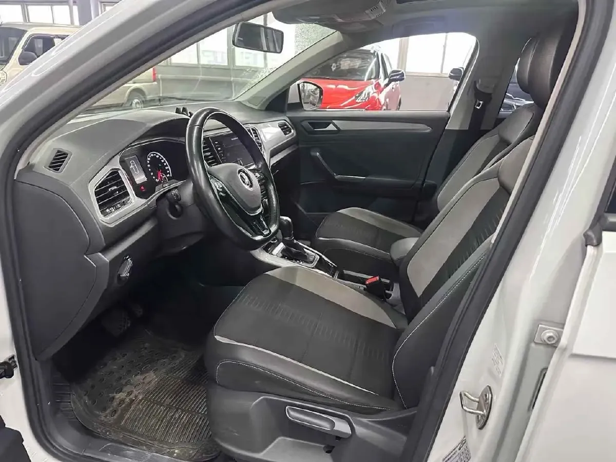 2022 Volkswagen T-Roc 1.4T 150HP L4 7DCT,autocango,china used car exporter,china ev exporter,chinese used car exporter,chinese used ev exporter