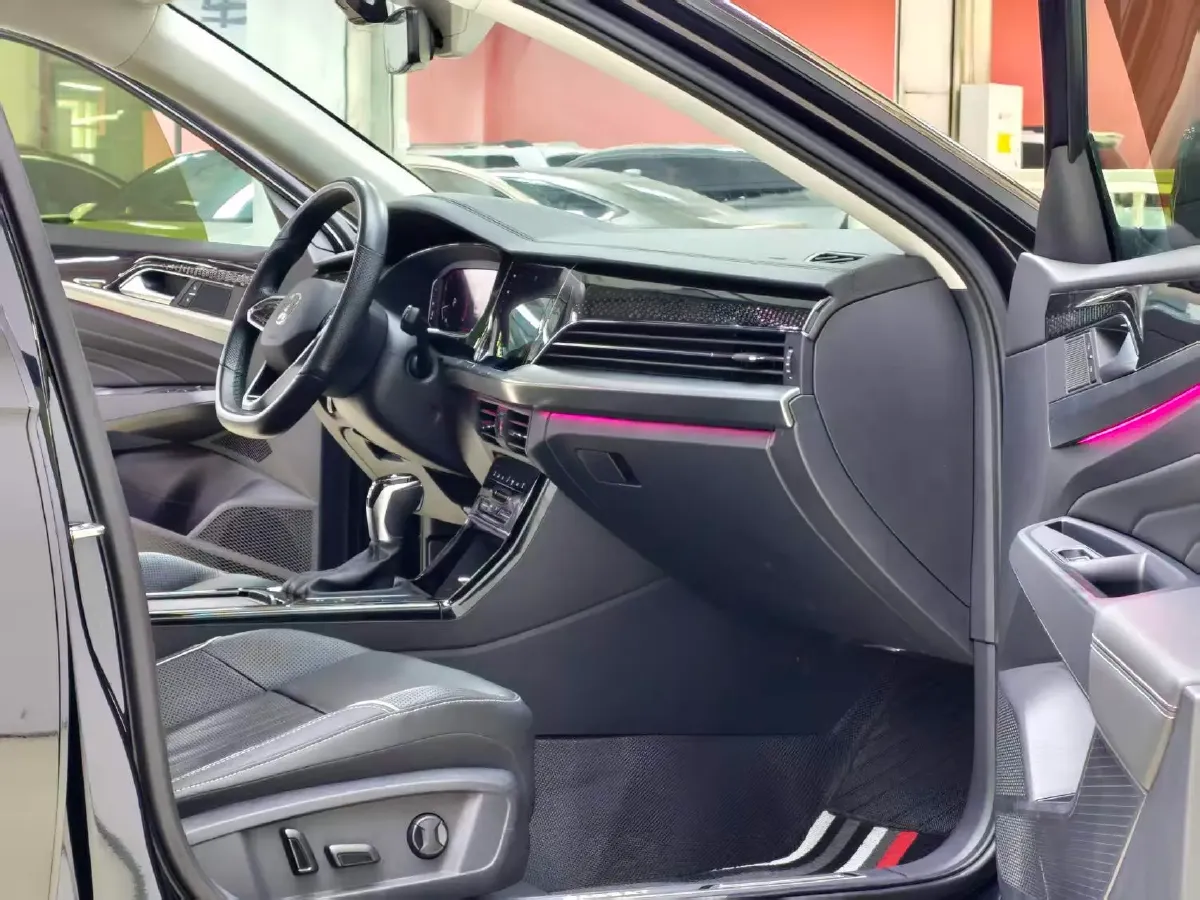 2023 Volkswagen Passat 2.0T 220HP L4 7DCT,autocango,china used car exporter,china ev exporter,chinese used car exporter,chinese used ev exporter