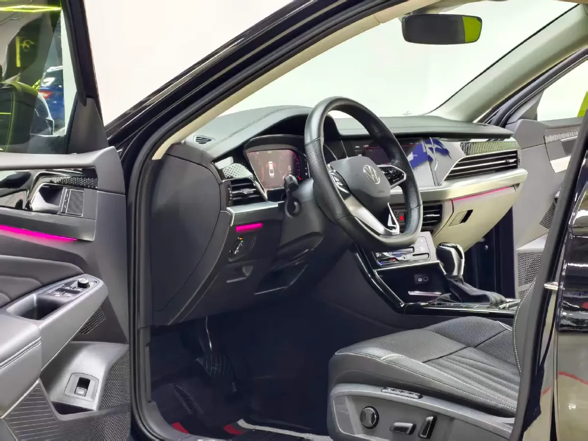 2023 Volkswagen Passat 2.0T 220HP L4 7DCT,autocango,china used car exporter,china ev exporter,chinese used car exporter,chinese used ev exporter