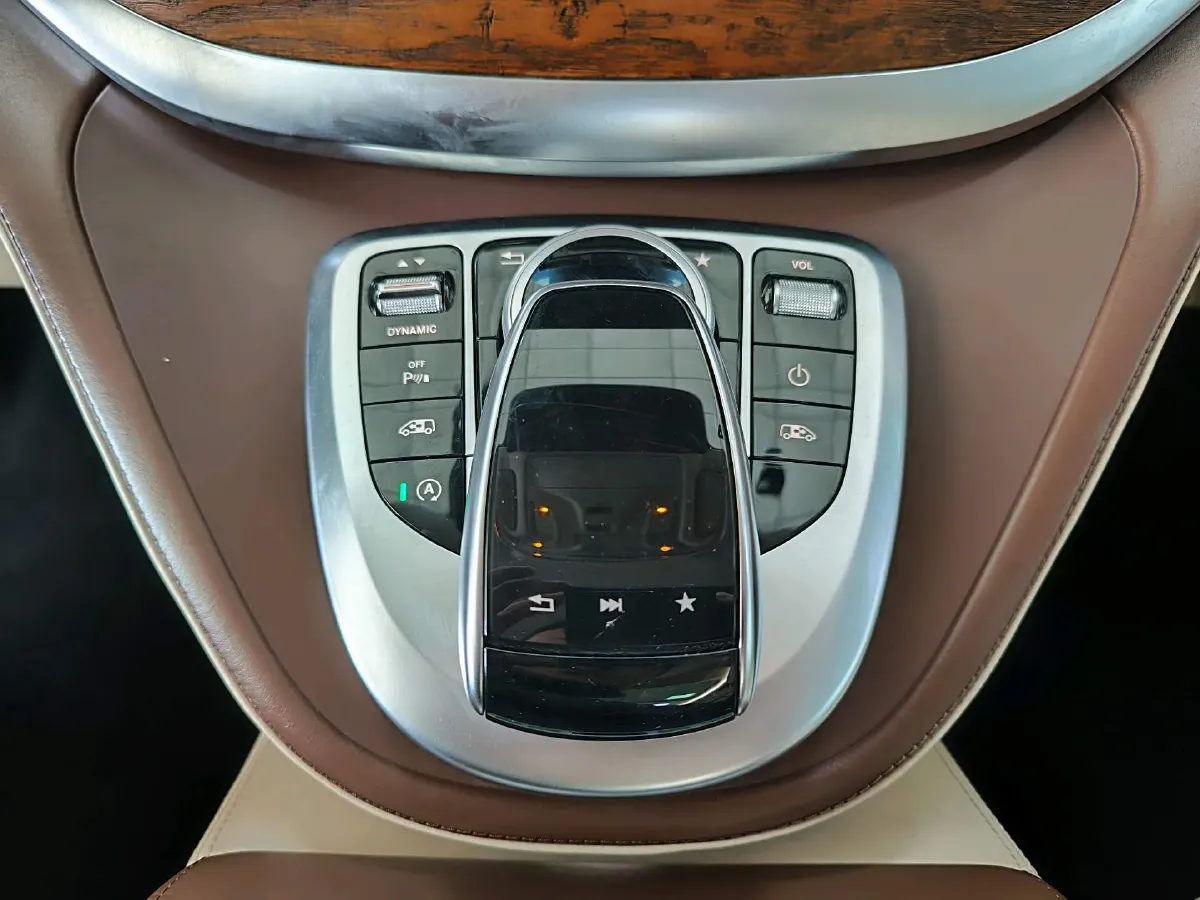 2018 Mercedes-Benz V Class 2.0T 211HP L4 7AT,autocango,china used car exporter,china ev exporter,chinese used car exporter,chinese used ev exporter