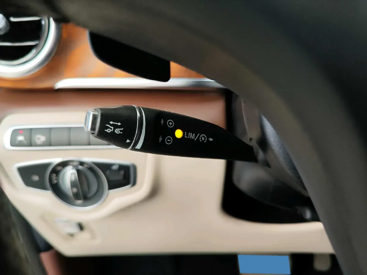 2018 Mercedes-Benz V Class 2.0T 211HP L4 7AT,autocango,china used car exporter,china ev exporter,chinese used car exporter,chinese used ev exporter