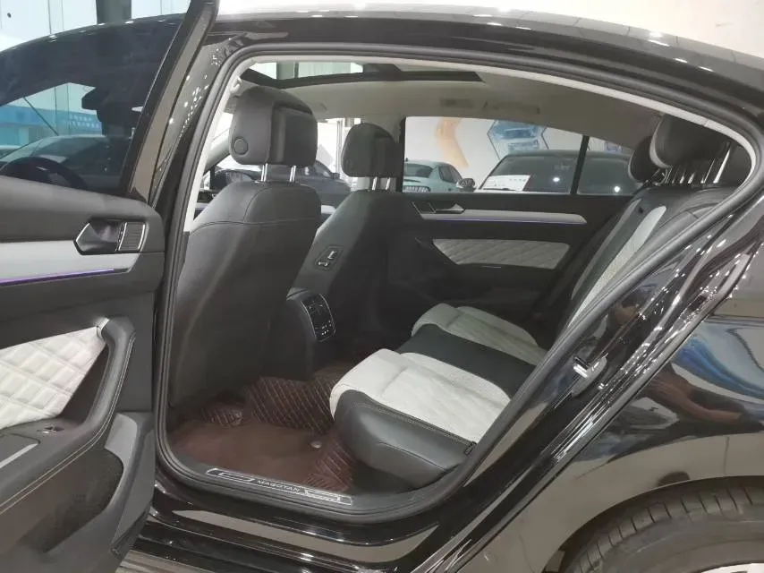2023 Volkswagen Magotan 2.0T 186HP L4 7DCT,autocango,china used car exporter,china ev exporter,chinese used car exporter,chinese used ev exporter