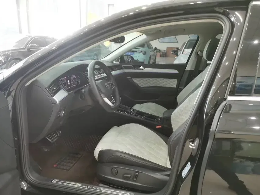 2023 Volkswagen Magotan 2.0T 186HP L4 7DCT,autocango,china used car exporter,china ev exporter,chinese used car exporter,chinese used ev exporter