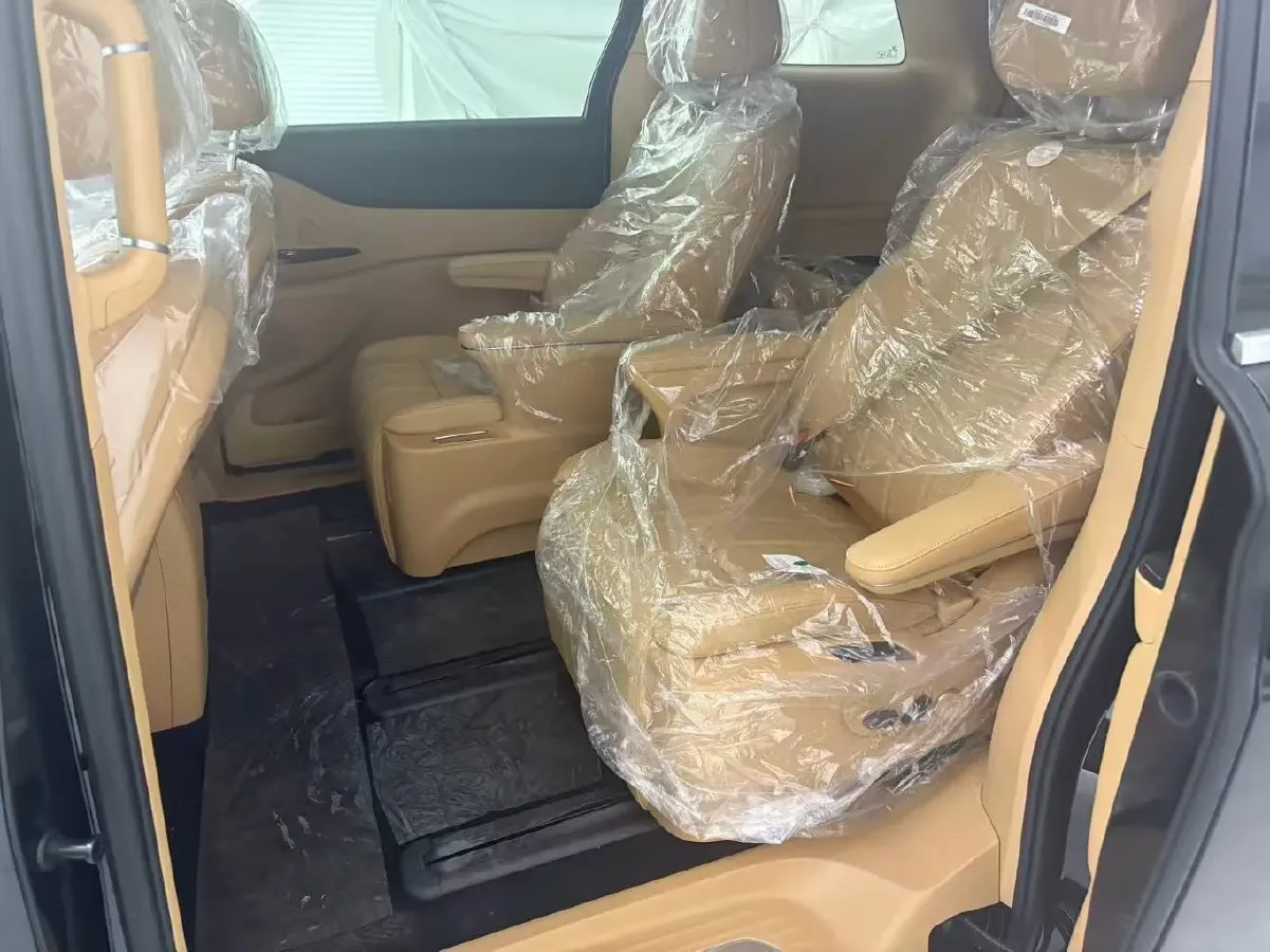 2024 Voyah Dream 1.5T 150HP L4 PHEV 43KWH,autocango,china used car exporter,china ev exporter,chinese used car exporter,chinese used ev exporter