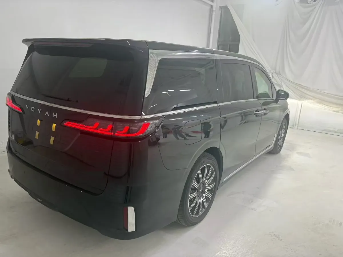 2024 Voyah Dream 1.5T 150HP L4 PHEV 43KWH,autocango,china used car exporter,china ev exporter,chinese used car exporter,chinese used ev exporter