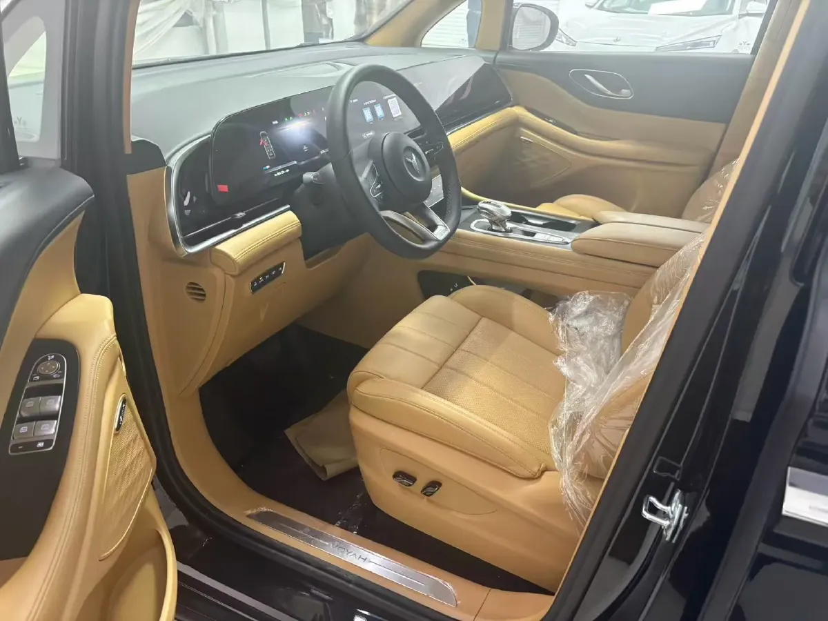 2024 Voyah Dream 1.5T 150HP L4 PHEV 43KWH,autocango,china used car exporter,china ev exporter,chinese used car exporter,chinese used ev exporter