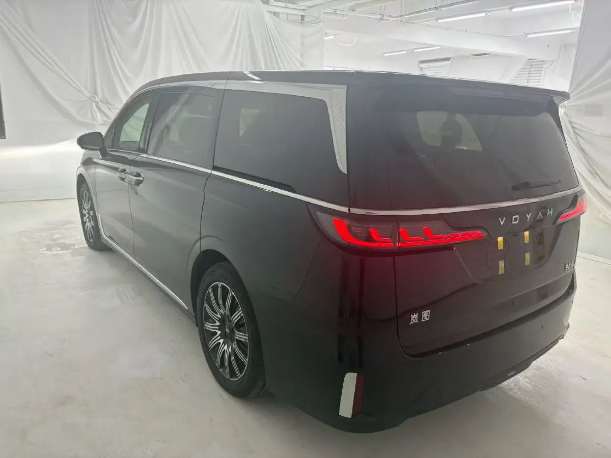 2024 Voyah Dream 1.5T 150HP L4 PHEV 43KWH,autocango,china used car exporter,china ev exporter,chinese used car exporter,chinese used ev exporter
