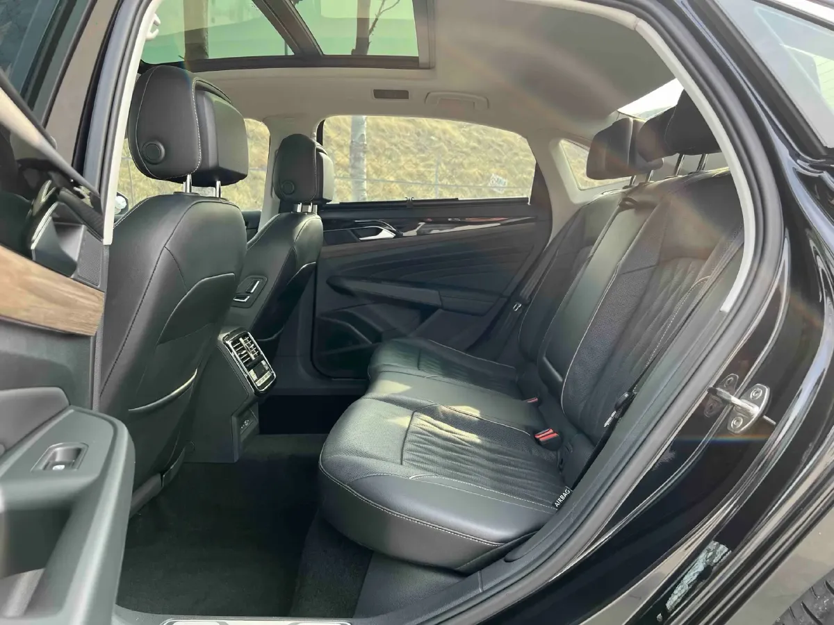 2019 Ford Taurus 2.0T 245HP L4 8AT,autocango,china used car exporter,china ev exporter,chinese used car exporter,chinese used ev exporter