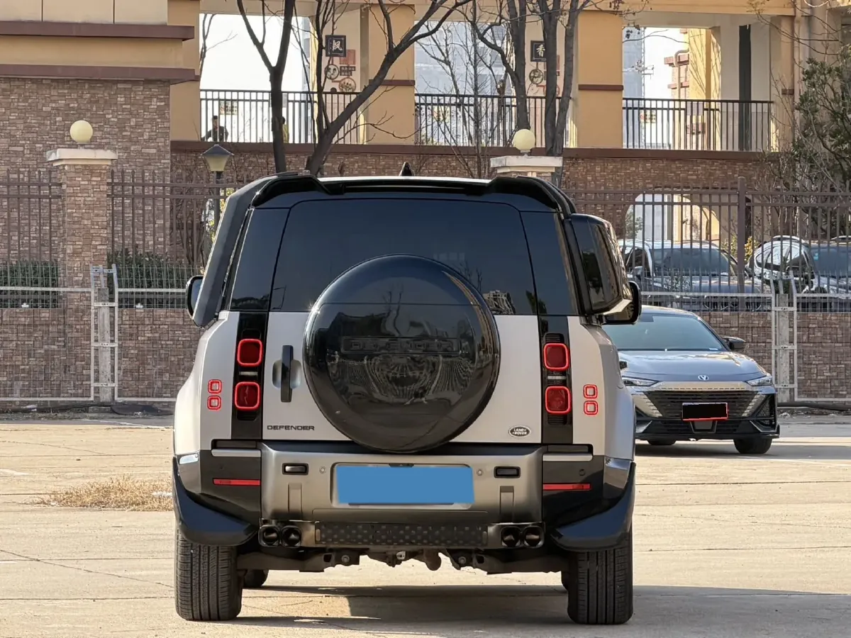 2023 Land Rover Defender 2.0T 300HP L4 8AT,autocango,china used car exporter,china ev exporter,chinese used car exporter,chinese used ev exporter