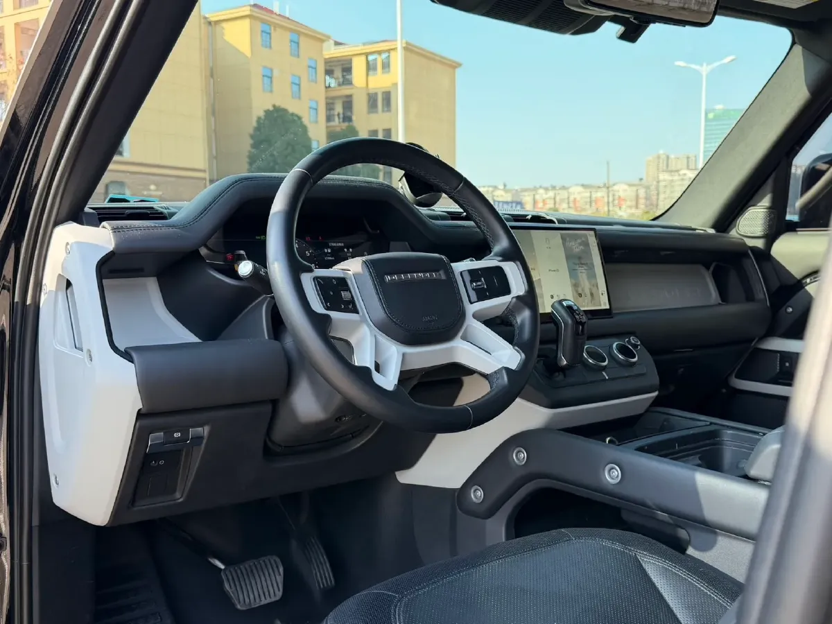 2023 Land Rover Defender 2.0T 300HP L4 8AT,autocango,china used car exporter,china ev exporter,chinese used car exporter,chinese used ev exporter