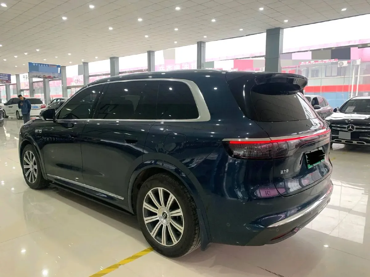 2025 AITO AITO M8 REEV 160HP REEV 53.4KWH,autocango,china used car exporter,china ev exporter,chinese used car exporter,chinese used ev exporter