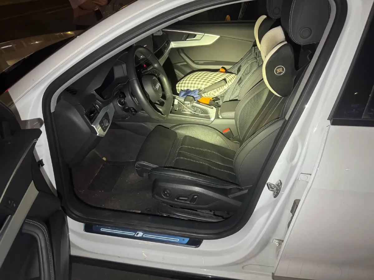 2023 Audi A4L 2.0T 190HP L4 7DCT,autocango,china used car exporter,china ev exporter,chinese used car exporter,chinese used ev exporter