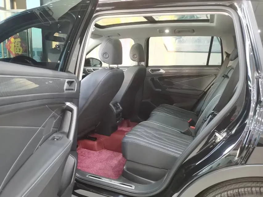 2024 Volkswagen Tiguan L 2.0T 186HP L4 7DCT,autocango,china used car exporter,china ev exporter,chinese used car exporter,chinese used ev exporter