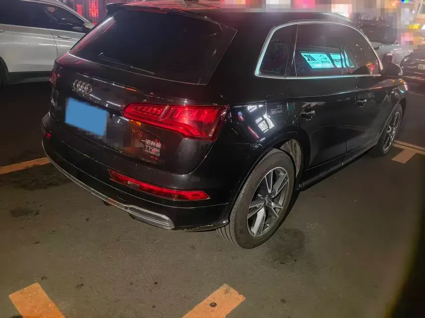 2020 Audi Q5L 2.0T 190HP L4 7DCT,autocango,china used car exporter,china ev exporter,chinese used car exporter,chinese used ev exporter