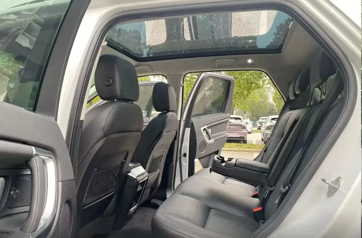 2018 Land Rover Discovery Sport 2.0T 241HP L4 9AT,autocango,china used car exporter,china ev exporter,chinese used car exporter,chinese used ev exporter