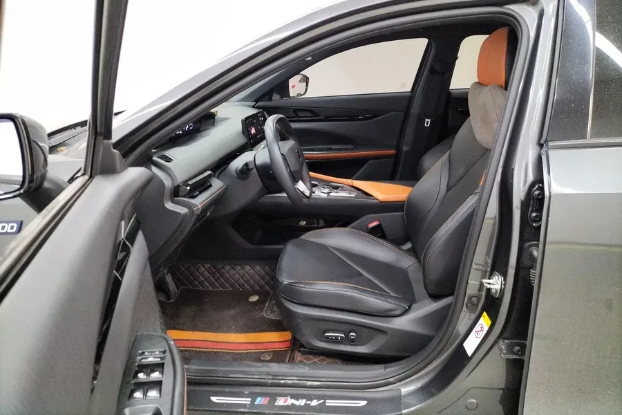 2023 ChangAn UNI-V iDD 1.5T 170HP L4 6TCT PHEV 18.4KWH,autocango,china used car exporter,china ev exporter,chinese used car exporter,chinese used ev exporter