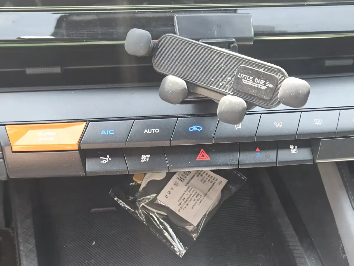 2022 ChangAn UNI-V 1.5T 188HP L4 7DCT,autocango,china used car exporter,china ev exporter,chinese used car exporter,chinese used ev exporter