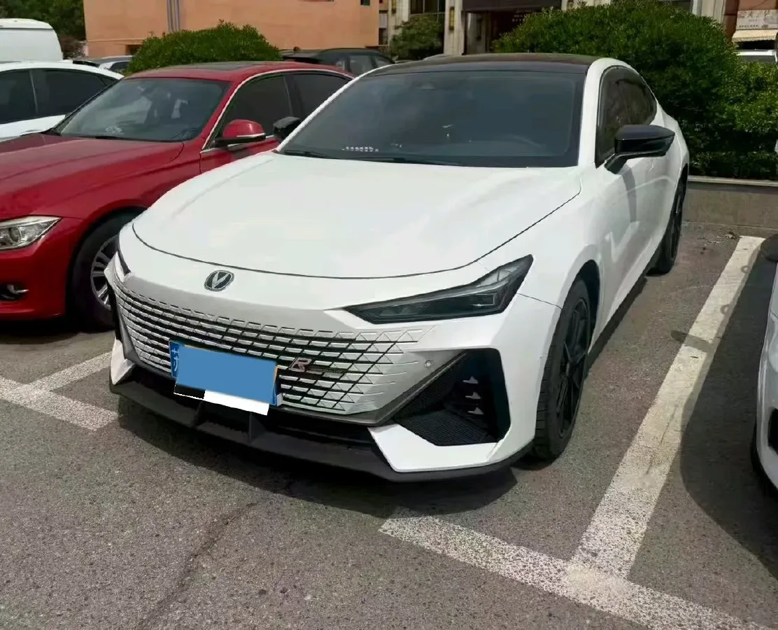 2022 ChangAn UNI-V 1.5T 188HP L4 7DCT,autocango,china used car exporter,china ev exporter,chinese used car exporter,chinese used ev exporter