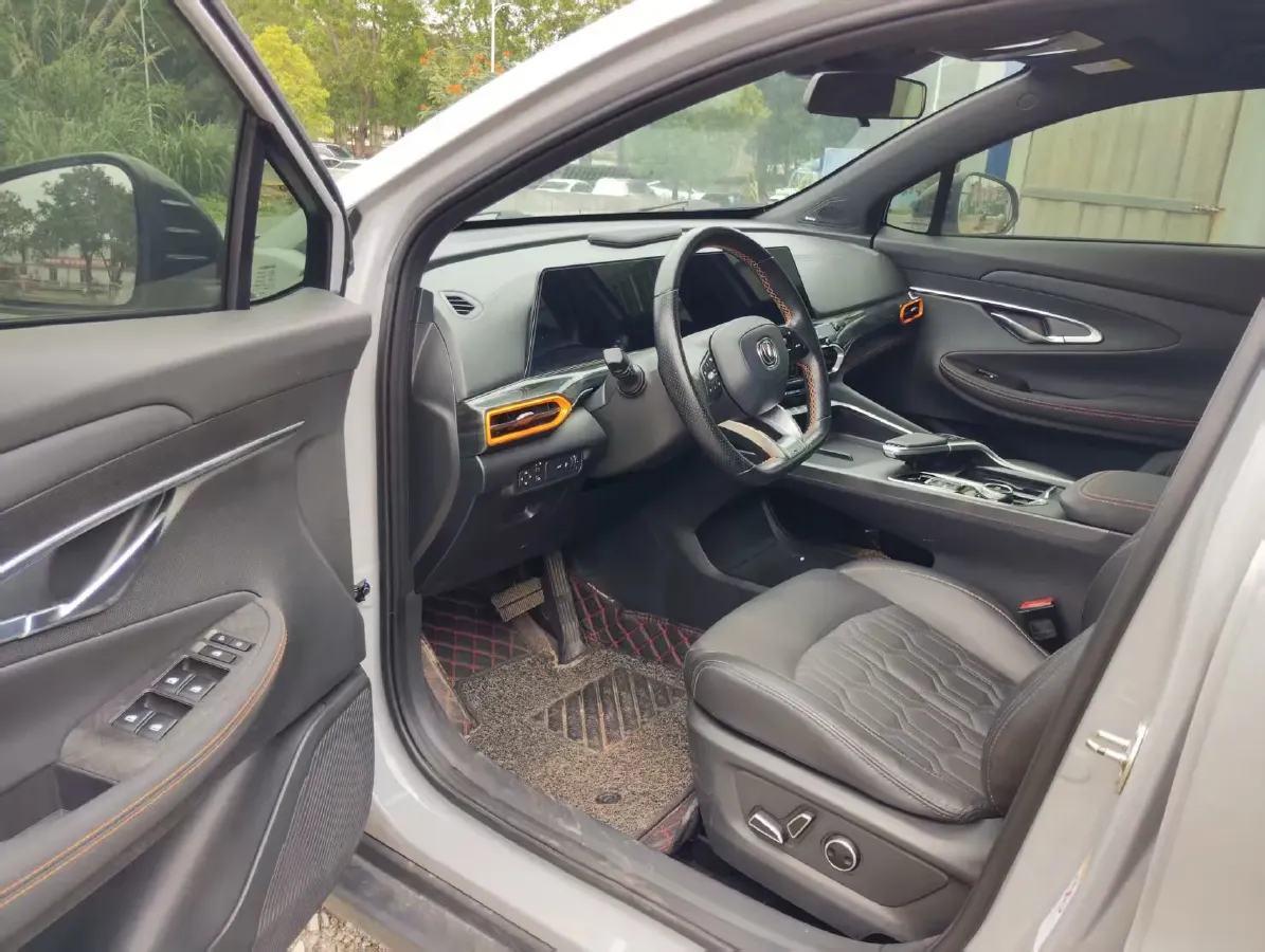 2022 ChangAn UNI-T 1.5T 188HP L4 7DCT,autocango,china used car exporter,china ev exporter,chinese used car exporter,chinese used ev exporter