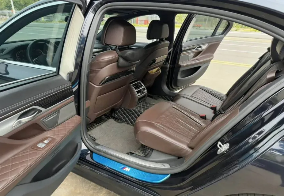 2019 BMW 7 Series 3.0T 340HP L6 8AT,autocango,china used car exporter,china ev exporter,chinese used car exporter,chinese used ev exporter