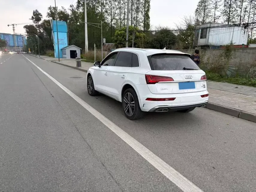 2022 Audi Q5L 2.0T 190HP L4 7DCT,autocango,china used car exporter,china ev exporter,chinese used car exporter,chinese used ev exporter