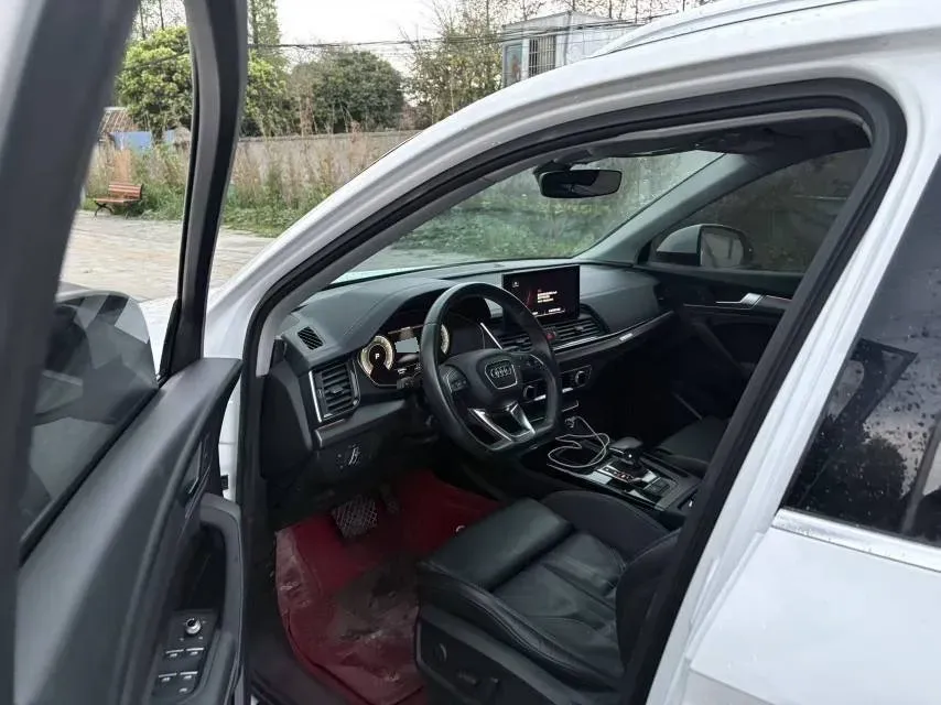 2022 Audi Q5L 2.0T 190HP L4 7DCT,autocango,china used car exporter,china ev exporter,chinese used car exporter,chinese used ev exporter