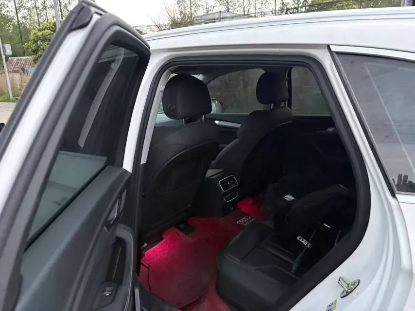 2022 Audi Q5L 2.0T 190HP L4 7DCT,autocango,china used car exporter,china ev exporter,chinese used car exporter,chinese used ev exporter