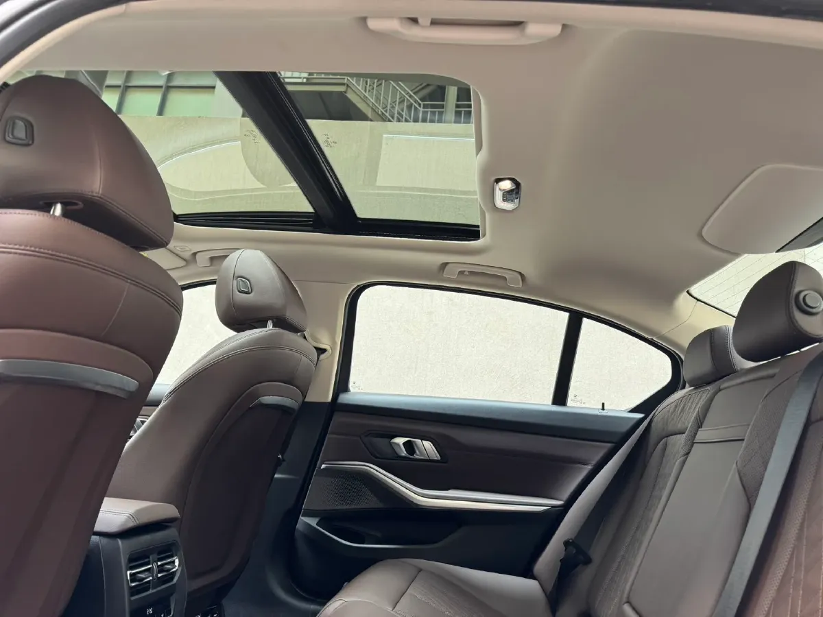 2023 BMW 3 Series 2.0T 156HP L4 8AT,autocango,china used car exporter,china ev exporter,chinese used car exporter,chinese used ev exporter