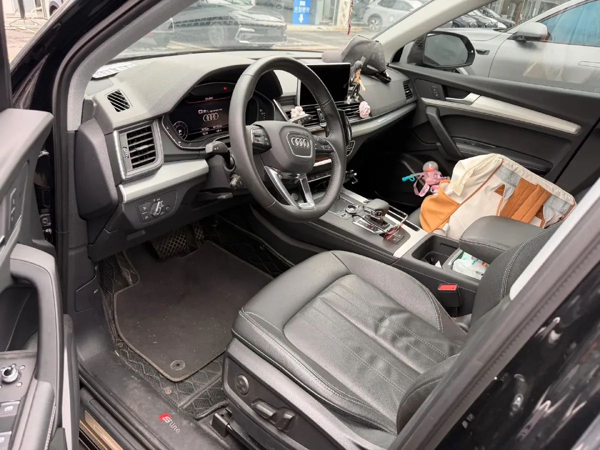 2020 Audi Q5L 2.0T 190HP L4 7DCT,autocango,china used car exporter,china ev exporter,chinese used car exporter,chinese used ev exporter