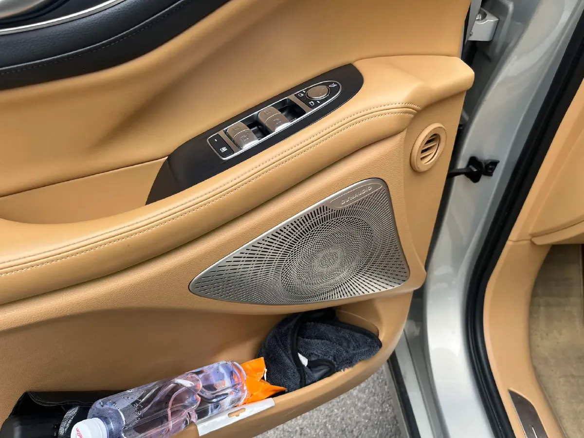 2022 Voyah Dream 1.5T 136HP L4 PHEV 25.57KWH,autocango,china used car exporter,china ev exporter,chinese used car exporter,chinese used ev exporter