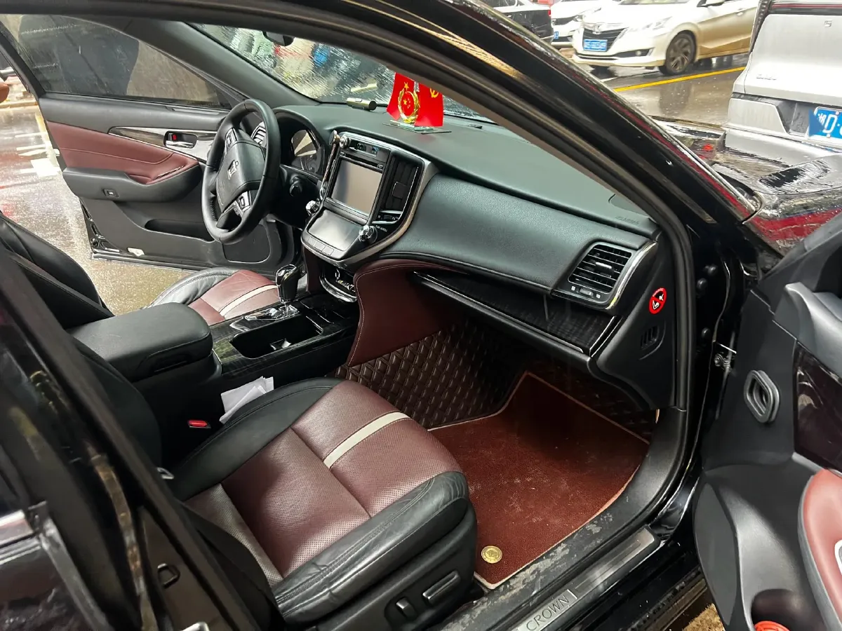 2017 Toyota Crown 2.0T 235HP L4 8AT,autocango,china used car exporter,china ev exporter,chinese used car exporter,chinese used ev exporter