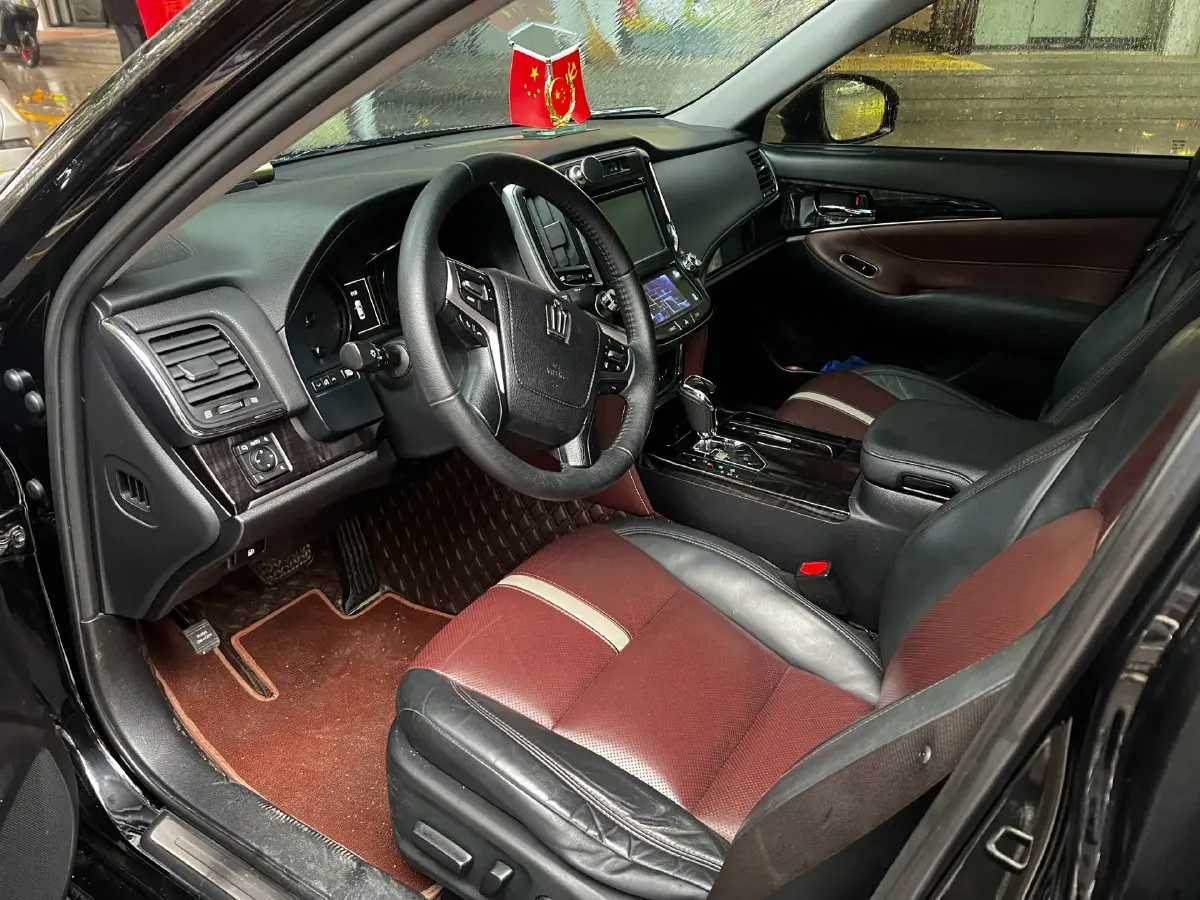 2017 Toyota Crown 2.0T 235HP L4 8AT,autocango,china used car exporter,china ev exporter,chinese used car exporter,chinese used ev exporter