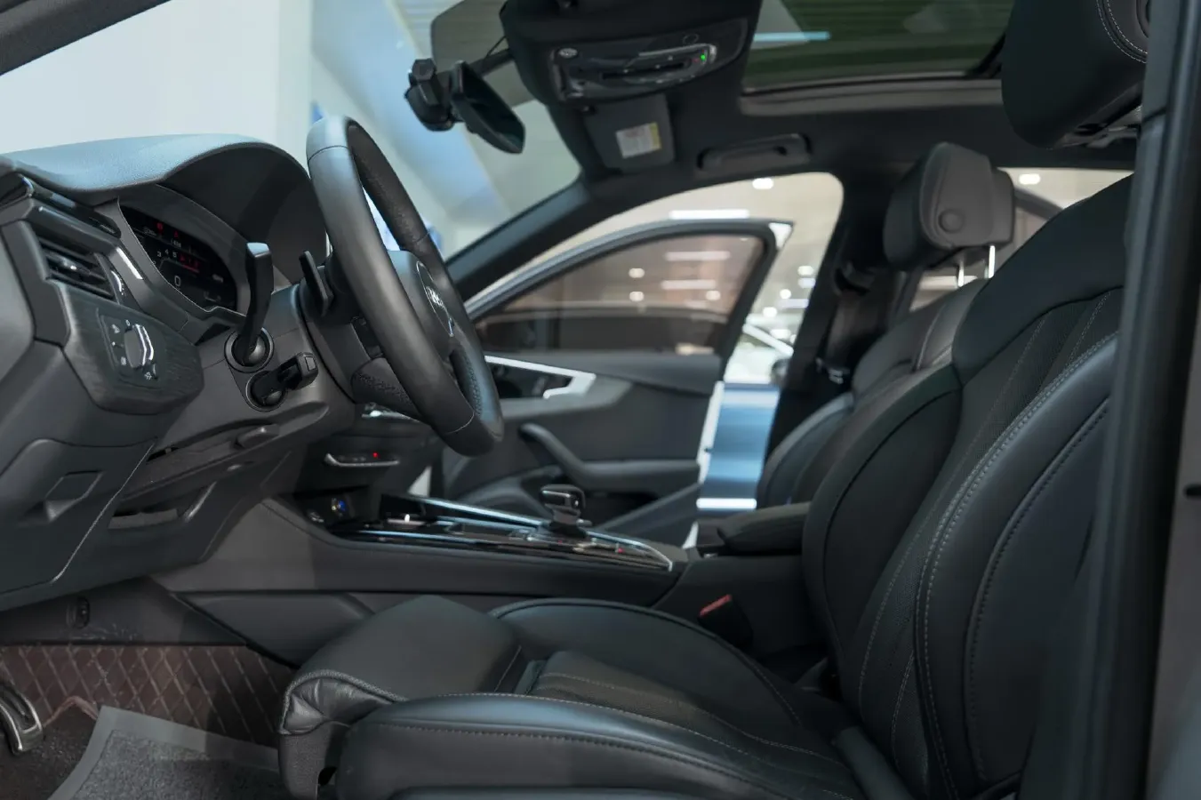 2023 Audi A4L 2.0T 190HP L4 7DCT,autocango,china used car exporter,china ev exporter,chinese used car exporter,chinese used ev exporter