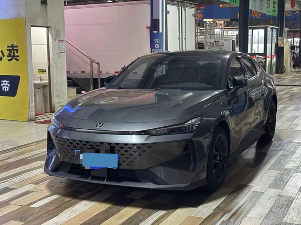 2024 ChangAn UNI-V 1.5T 188HP L4 7DCT,autocango,china used car exporter,china ev exporter,chinese used car exporter,chinese used ev exporter