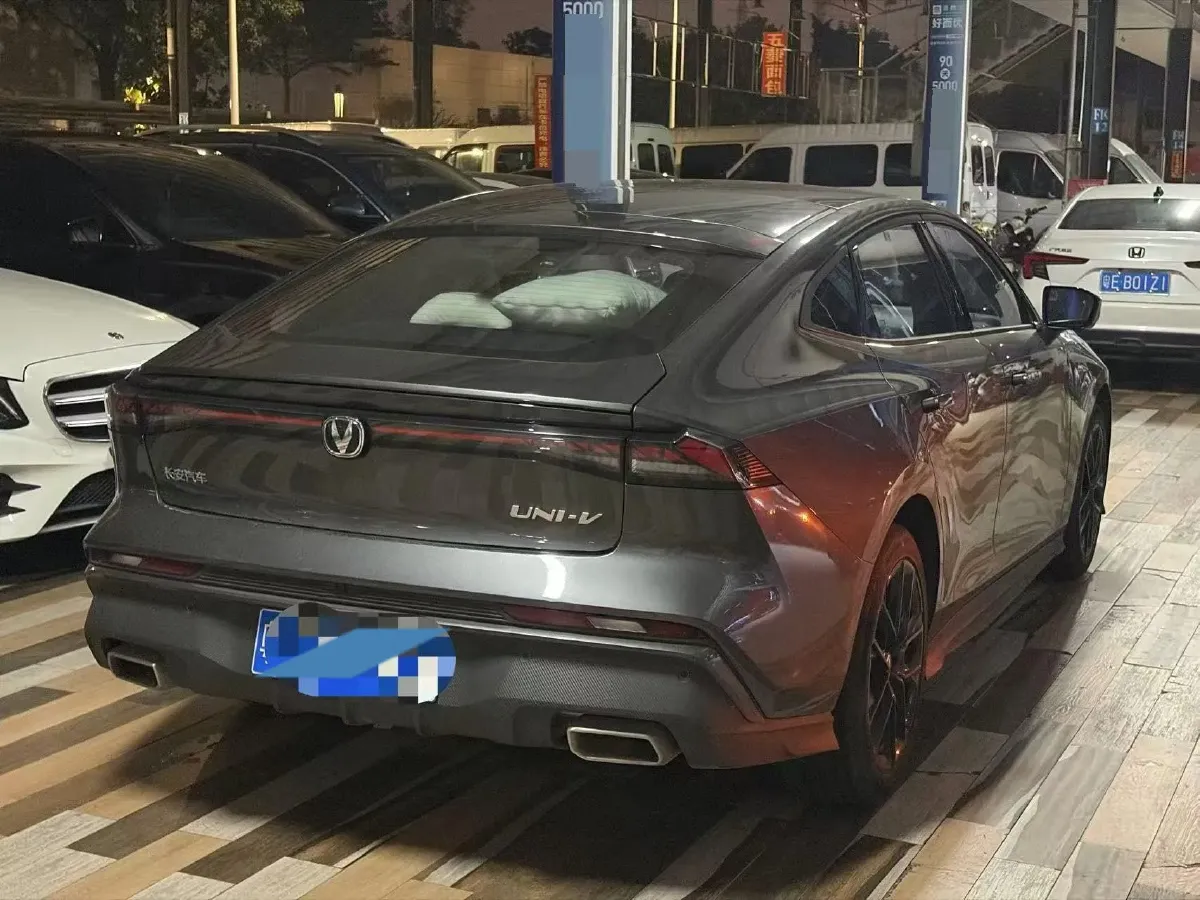 2024 ChangAn UNI-V 1.5T 188HP L4 7DCT,autocango,china used car exporter,china ev exporter,chinese used car exporter,chinese used ev exporter