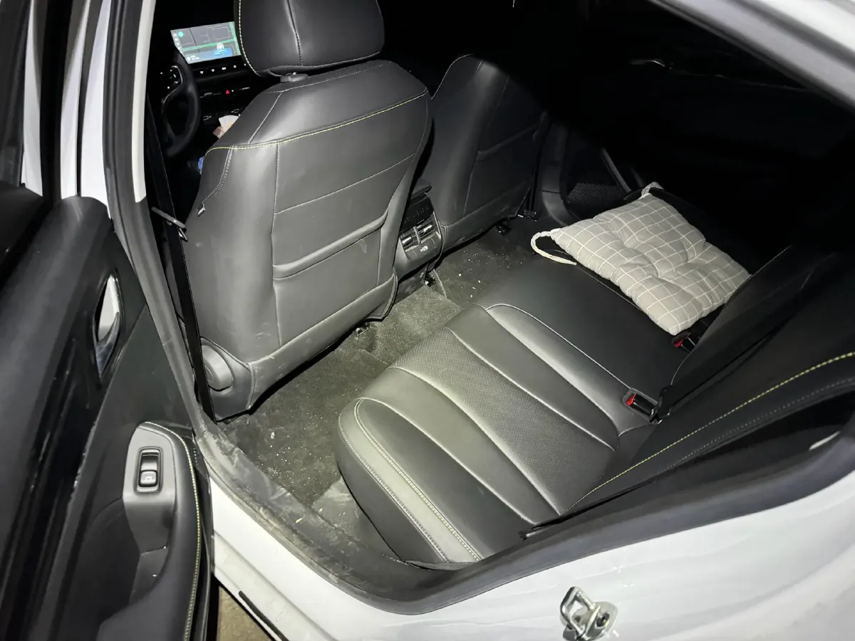 2021 Roewe i5 1.5L 120HP L4 CVT,autocango,china used car exporter,china ev exporter,chinese used car exporter,chinese used ev exporter